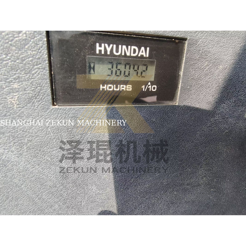 Excellent Condition Hyundai R520 Excavator with 3M³ Bucket Capacity and 266KW Power in Hot Market