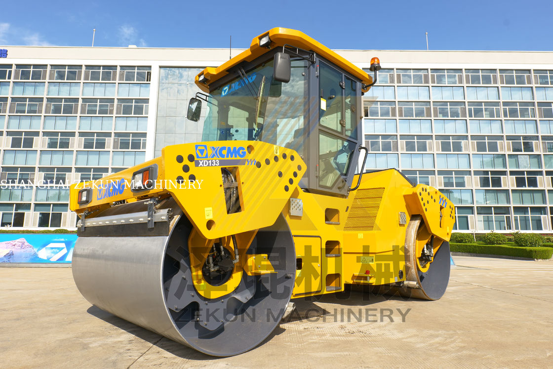 13ton XCMG XD133 Double Drum Roller China Stage III Road Construction Equipment
