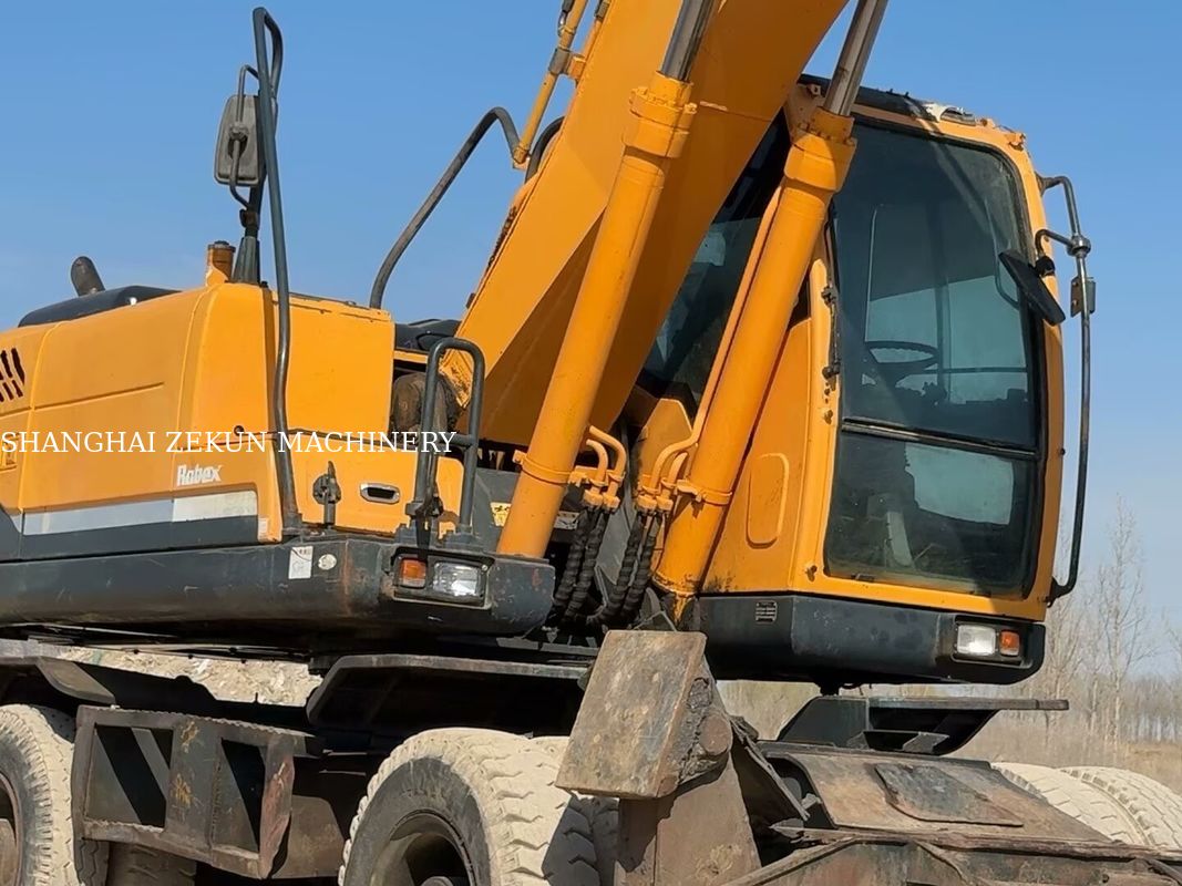 2014 Hyundai R210W-9 21 Ton Wheel Excavator Perfect For Construction Projects