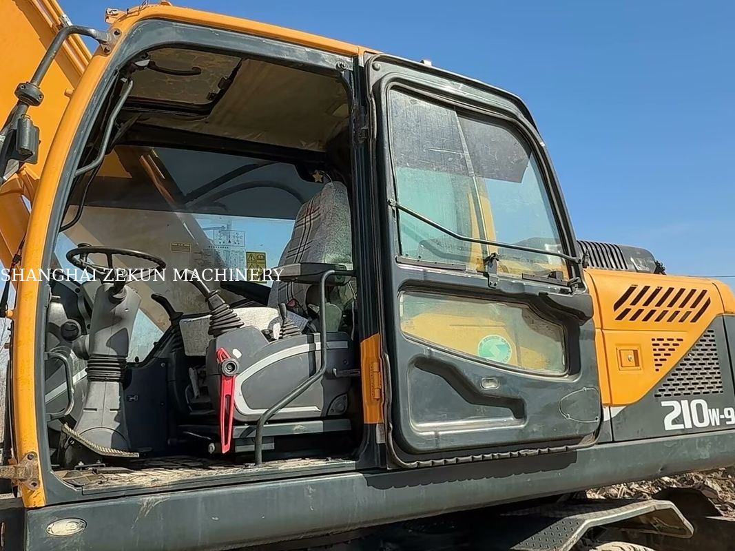 2014 Hyundai R210W-9 21 Ton Wheel Excavator Perfect For Construction Projects