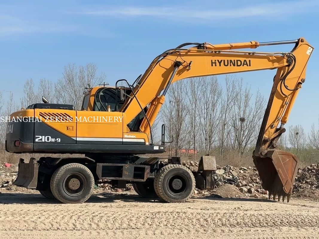 2014 Hyundai R210W-9 21 Ton Wheel Excavator Perfect For Construction Projects