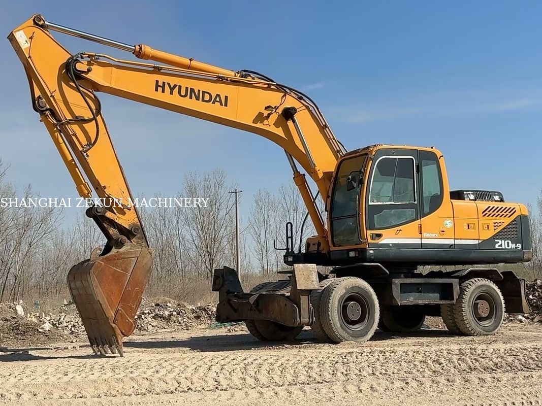 2014 Hyundai R210W-9 21 Ton Wheel Excavator Perfect For Construction Projects