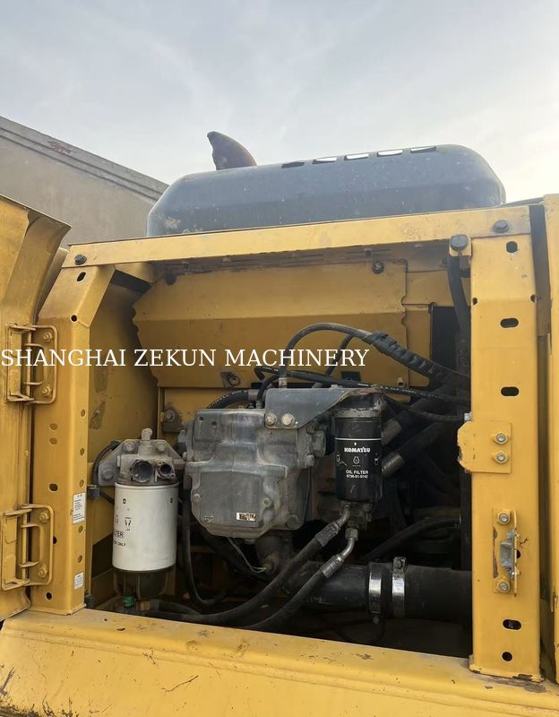 2015 Komatsu PC210LC-8MO Excavator With Operating Weight Of 100 Kg And Max Digging Reach Of 9