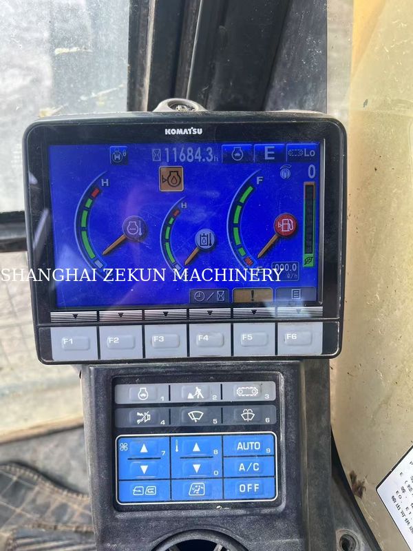 2015 Komatsu PC210LC-8MO Excavator With Operating Weight Of 100 Kg And Max Digging Reach Of 9