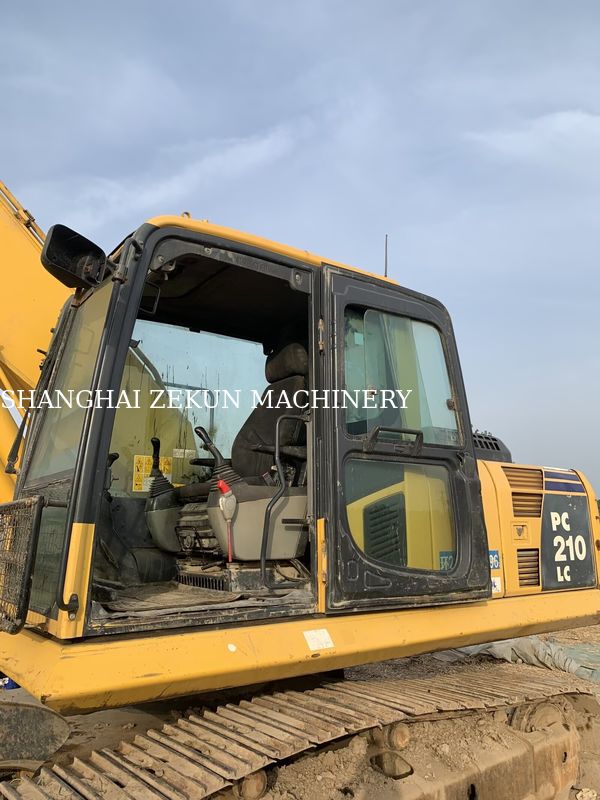 2015 Komatsu PC210LC-8MO Excavator With Operating Weight Of 100 Kg And Max Digging Reach Of 9