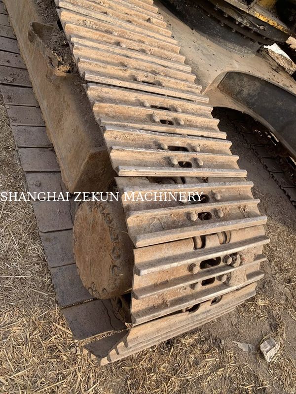 2015 Komatsu PC210LC-8MO Excavator With Operating Weight Of 100 Kg And Max Digging Reach Of 9