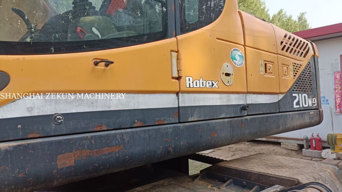 Hyundai R210W-9 Wheeled Excavator 330 L Fuel Tank Capacity And Hydraulic Valve