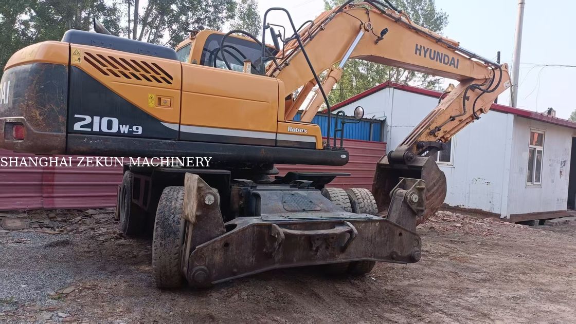 Hyundai R210W-9 Wheeled Excavator 330 L Fuel Tank Capacity And Hydraulic Valve