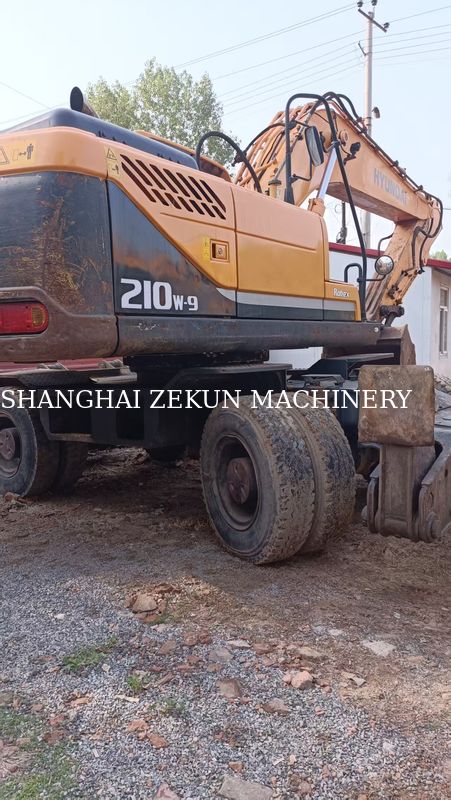 Hyundai R210W-9 Wheeled Excavator 330 L Fuel Tank Capacity And Hydraulic Valve