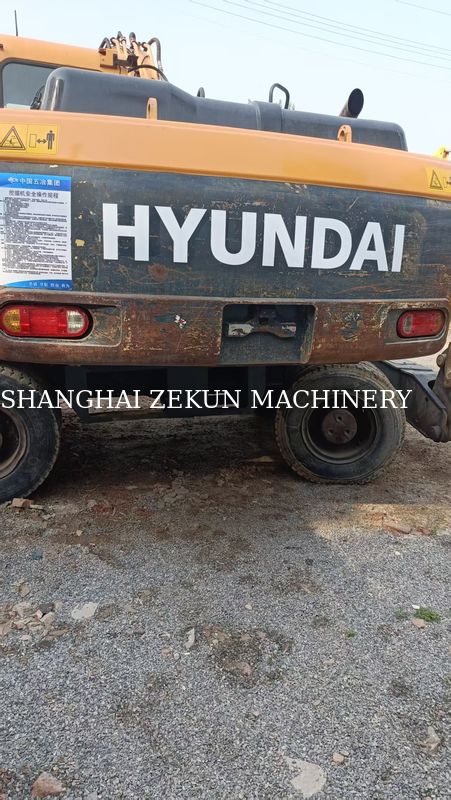 Hyundai R210W-9 Wheeled Excavator 330 L Fuel Tank Capacity And Hydraulic Valve