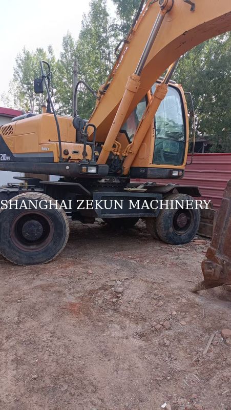 Hyundai R210W-9 Wheeled Excavator 330 L Fuel Tank Capacity And Hydraulic Valve