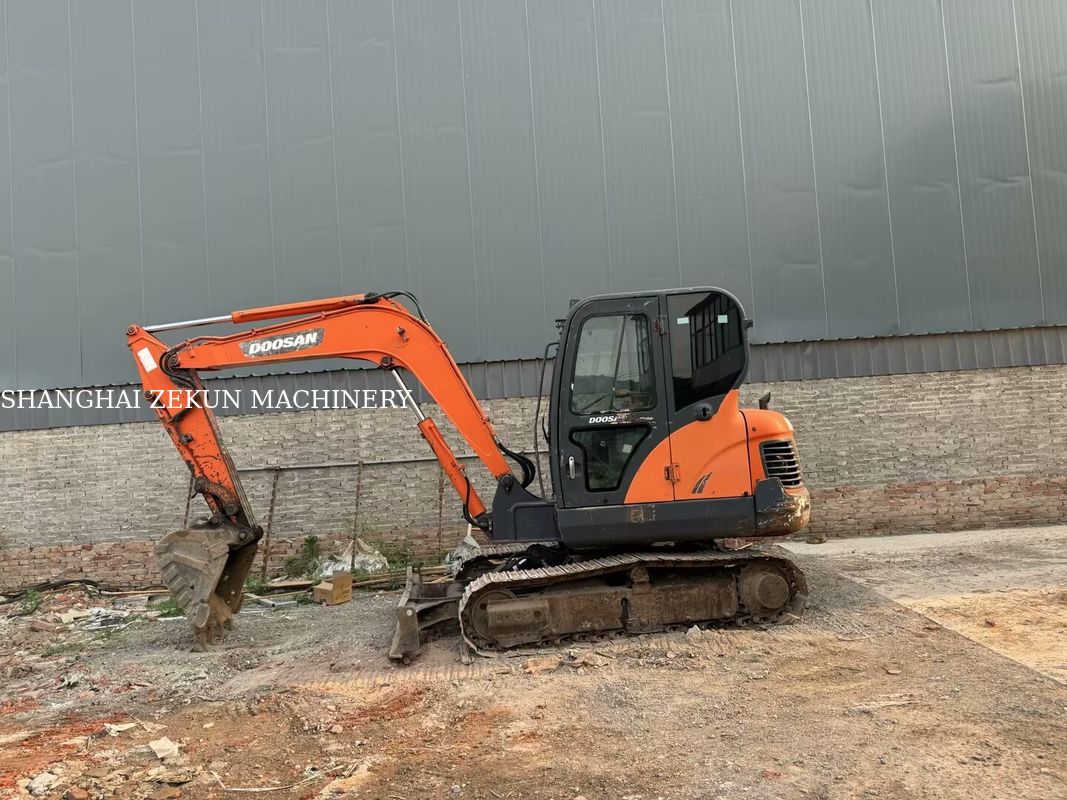 Doosan DX60 Excavator Tier 3 Emission Standard Max Reach At Ground Level 100 Mm And Performance