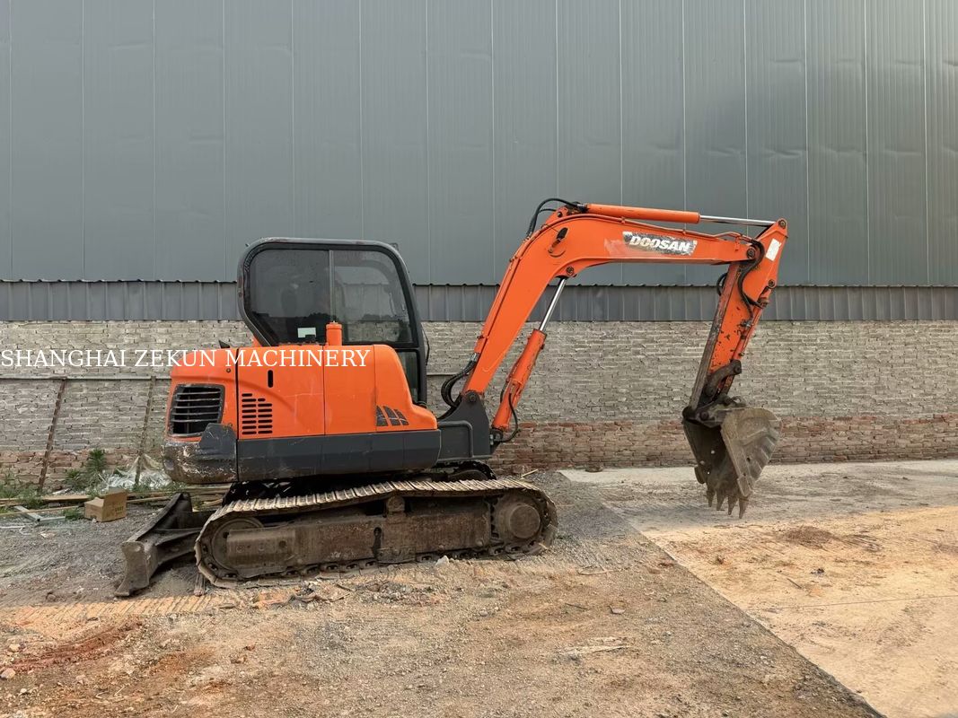 Doosan DX60 Excavator Tier 3 Emission Standard Max Reach At Ground Level 100 Mm And Performance